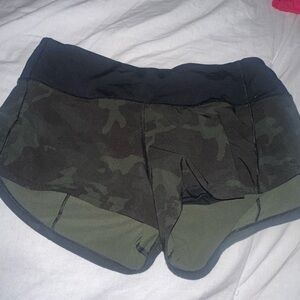 Lululemon shorts - camo speed up 2.5 inch